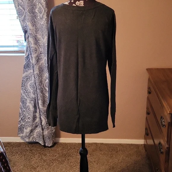 EUC Liz Lange Dark Gray Size Large Maternity Top - Picture 2 of 6